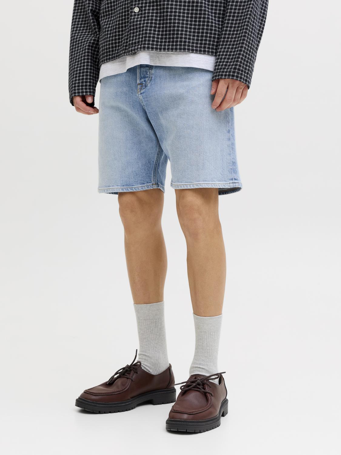 model_shot-front